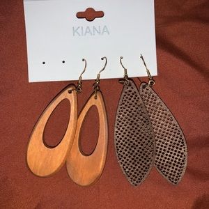 ⭐️ 5 for $15 ⭐️ Two Pair of Earrings